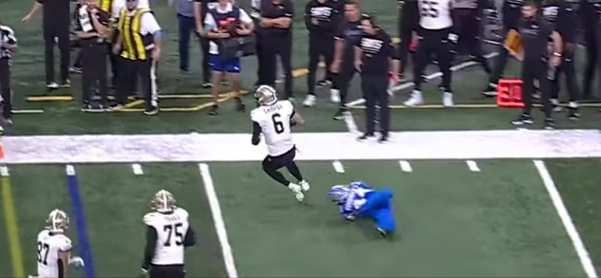 RyVanderbroski's tweet photo. @FreakyPeezy Don’t let that fool you. Kendre, Shough, Etienne, and Vele all caused a missed tackle https://t.co/PppkoXczy2