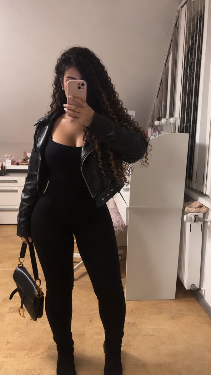 herrinaylaa's tweet photo. Wer für meine neue Bestellung zahlt bekommt Outfitchecks😈 #findom #herrin #zahlsklave https://t.co/nueq8IJGFe