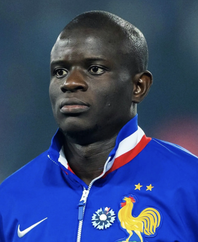 TouchlineX's tweet photo. 🚨 𝗕𝗥𝗘𝗔𝗞𝗜𝗡𝗚: Zidane will NOT select N'Golo Kanté for his new managerial era.

His time at France is OVER! 🇫🇷❌ https://t.co/OQXZuvfabV