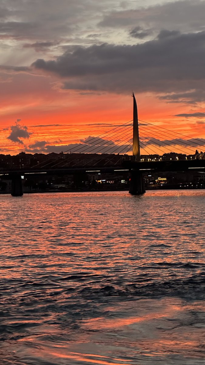 ilgen_ebru's tweet photo. İstanbul.. https://t.co/ovZvjTnQvs
