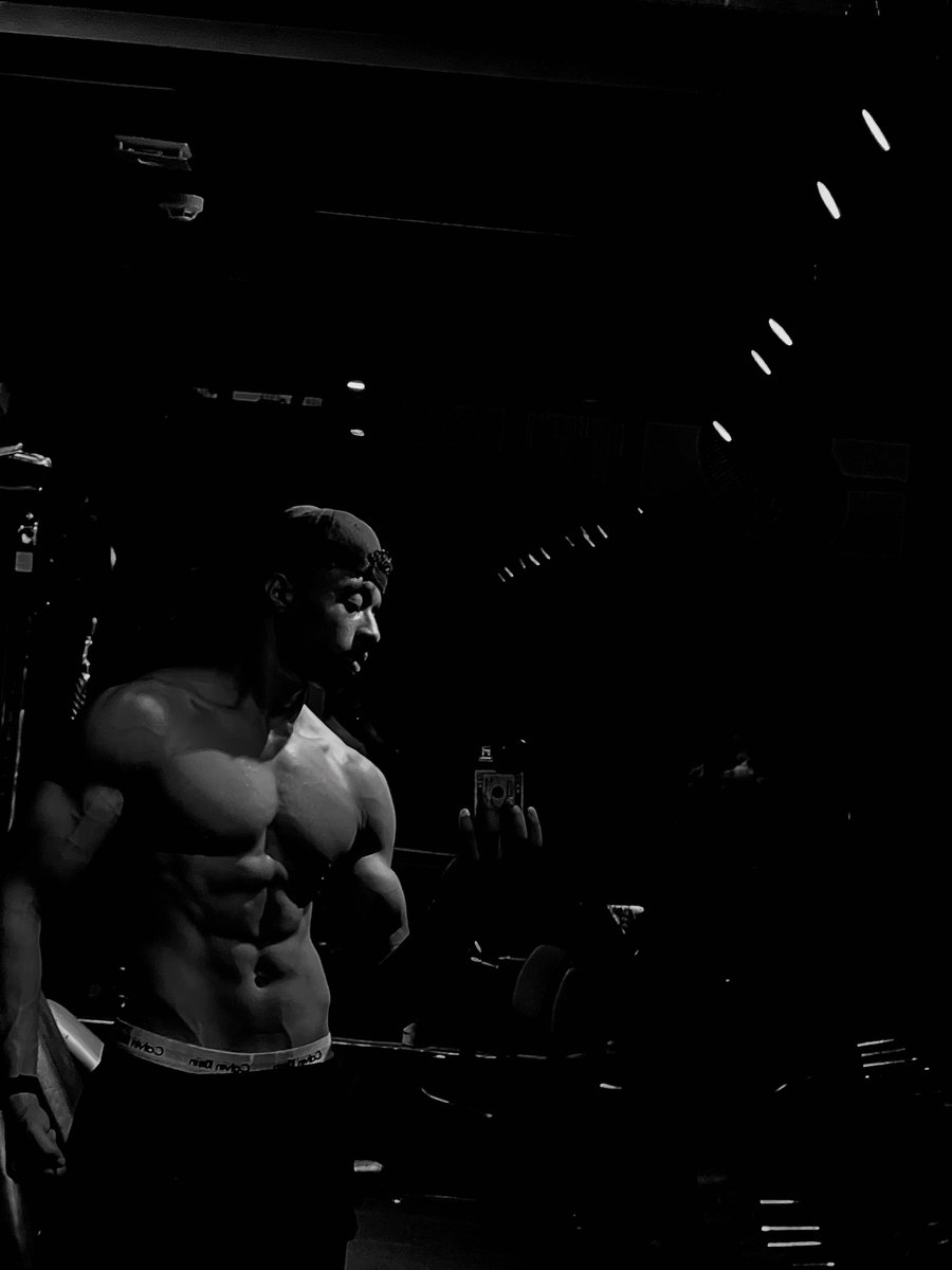 AnthonyJonmcp's tweet photo. Recently, the pain has been getting worse, especially in the mornings, and I’ve been dealing with shooting pain and tingling from my lower back/glute into my right thigh and sometimes calf. https://t.co/vyXonKpHBq