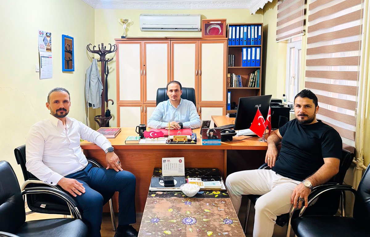 NurullahSehit's tweet photo. Anadolu Güvenlik Korucuları ve Şehit Gazi Aileleri Federasyonu Başkanı, değerli kardeşim İsmail Şehitoğlu ile Şehit Gazi-Sen Genel Başkan Yardımcısı ve Siirt İl Başkanı kıymetli amcam Mehmet Şehitoğlu bizleri ziyaret ettiler. Nazik ziyaretleri için kendilerine teşekkür ederim. https://t.co/CfcqIcdZQj