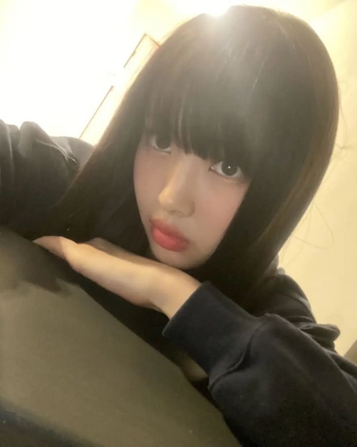 minjiwant's tweet photo. 앞머리내리니 도토리같다 https://t.co/llgmYTjnf7