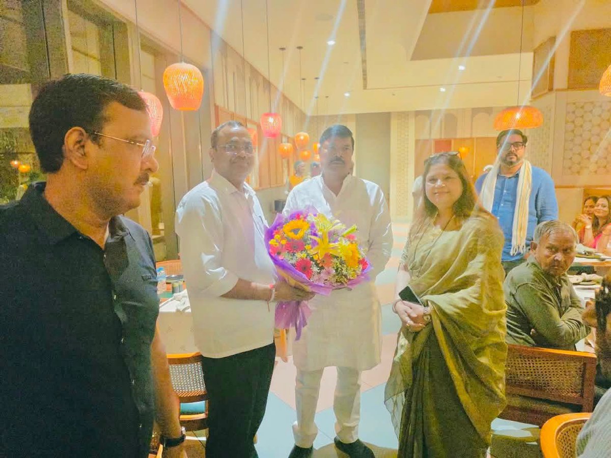 RakeshVermaSP's tweet photo. #लखनऊ के सेंट्रम होटल गोल्फ सिटी में श्री धीरेन्द्र चौधरी द्वारा आयोजित श्री सत्य विजय के प्रमोशन समारोह में सम्मिलित होकर बधाई एवं शुभकामनाएँ प्रेषित की! https://t.co/LG3sSokOOB