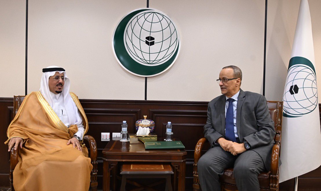 _hadialyami's tweet photo. سرّني اليوم لقاء معالي السيد إسماعيل ولد الشيخ أحمد، الأمين العام لمنظمة التعاون الإسلامي وهنأت معاليه بالثقة متمنيًا له التوفيق في قيادة مرحلة مهمة من مسيرة ثاني أكبر منظمة حكومية دولية بعد الأمم المتحدة وتعزيز حضورها وفاعليتها إقليميًا ودوليًا مستندًا إلى تجربة دولية ودبلوماسية ثرية ورؤية واعية لمسؤوليات المرحلة.
وكان محل تقديري إدراك معاليه العميق لمكانة الهيئة الدائمة المستقلة لحقوق الإنسان بوصفها الجهاز الحقوقي المستقل للمنظمة وإيمانه بدورها وأهمية تكاملها مع الأمانة العامة، بما يعزز رسالة المنظمة وأثرها الدولي