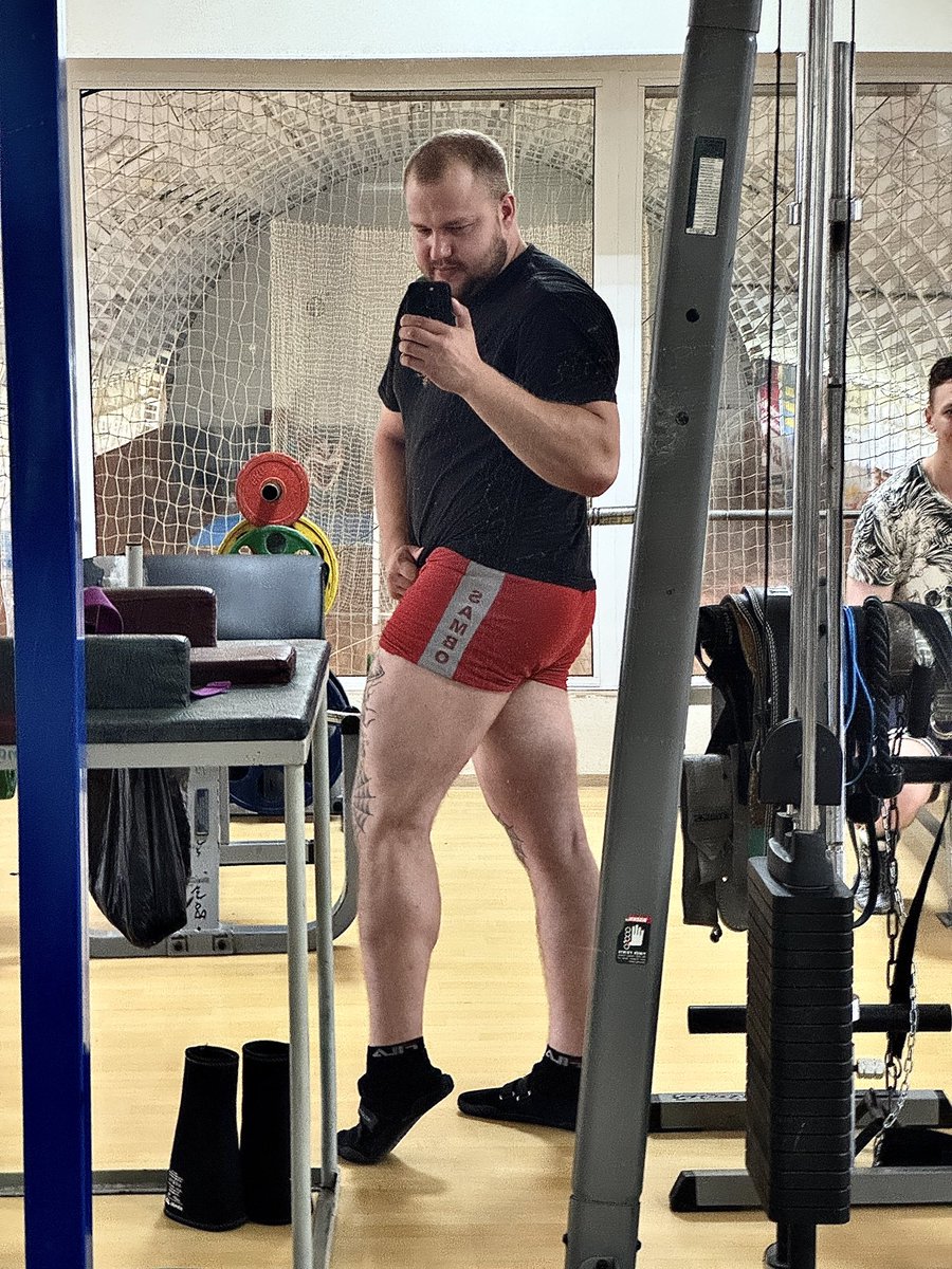 cabanlifter's tweet photo. Раз уж тут залетает фото моего туловища-показываю ноги на пампе https://t.co/fgzen0Nfuj