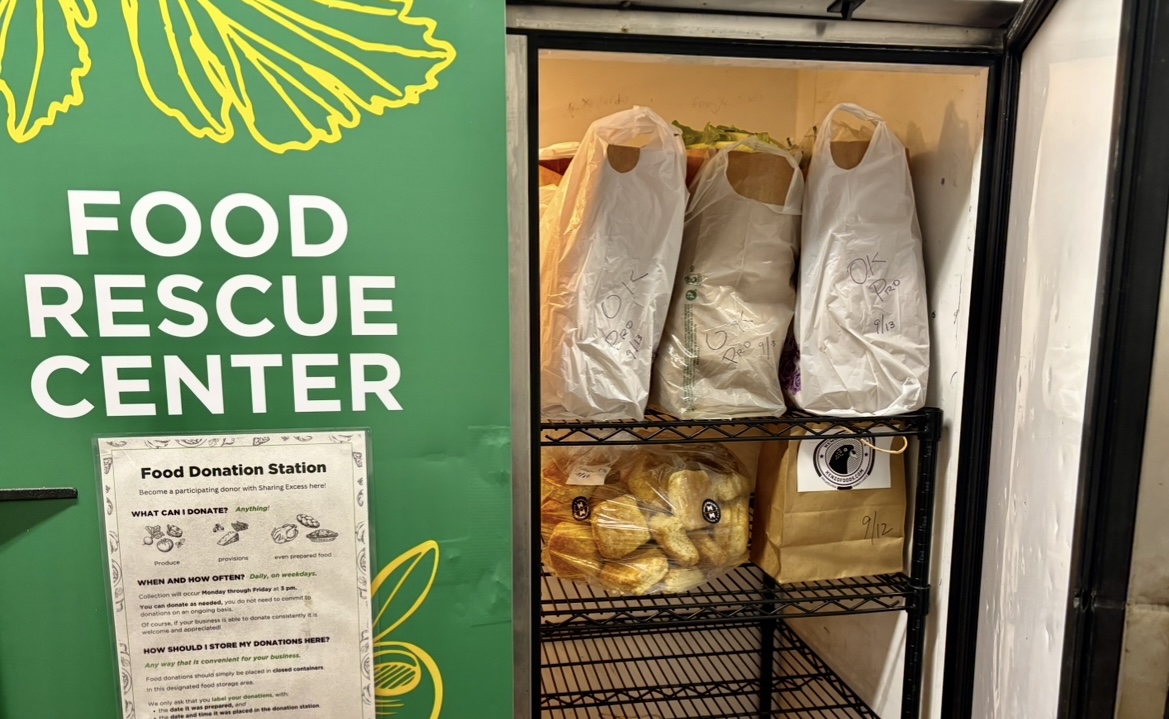 EPAregion3's tweet photo. @RdgTerminalMkt has reached a huge milestone! They have composted 1 MILLION pounds – or nearly 50 dump trucks worth - of organic waste & diverted even more waste from landfills. 🎉 

And there’s more exciting news: Reading Terminal Market has officially become a “Feed It Onward” partner, joining EPA’s initiative to reduce food waste and keep valuable resources in our communities.  
 
The market has rescued surplus food for neighbors in need 🥕 turned food scraps into farm compost 🌱 and recycled fryer grease into clean biofuels. ♻ 

These merchants and partners are building a more sustainable Philadelphia. 
 
Learn more: https://t.co/vCmiLtnmoB