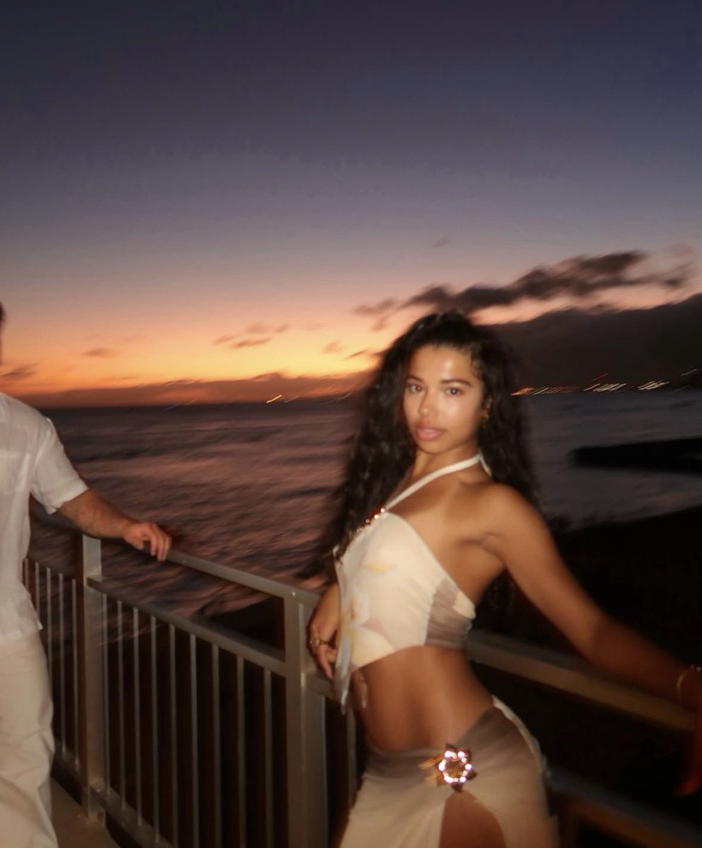 BrandNewChantel's tweet photo. Hi Hamptons, I’m Chantel and you’ll catch me at Aurelia as a bottle service girl or outside of the show desperately applying for airline jobs to be a flight attendant… QRT with your most recent vacation photo dump (outside of the show). Mine was Oahu! and LMS for dm #HTVINTRO 🥰 https://t.co/arae0tyW9o