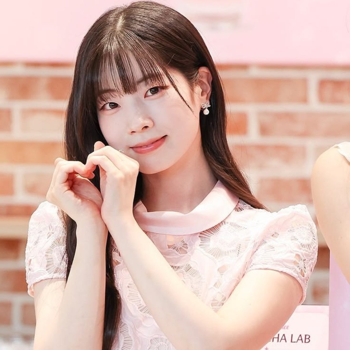 KKimDahhyunnee's tweet photo. DEAL FOR DAHYUN AAA- ACTRESS CATEGORY

▶️ Follow @i_love_ichamp
▶️ Like and RT @i_love_ichamp pinned tweet 
▶️ Drop proofs
▶️ Like and RT this tweet

👇 Votes depend on engagement - up to
1k RT + 1k likes + 500 proofs = 500 votes (10k❤️)

⏰ Deadline 20.09.26 20:00 KST https://t.co/g4pRLZQOrS