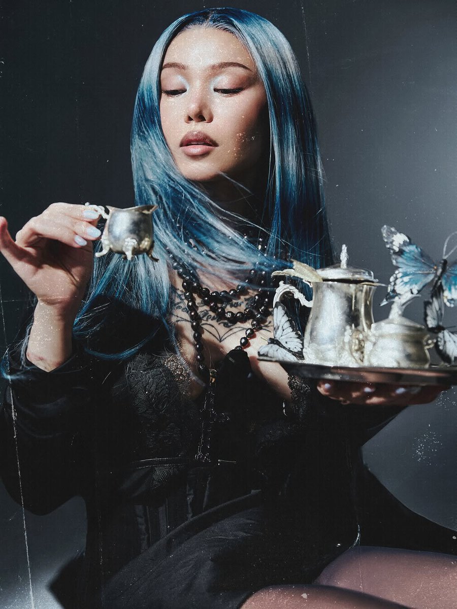 BellaPoarchDat's tweet photo. MAJESTUOSA! 🦋 @bellapoarch  es la protagonista de la nueva portada de tmrw, consolidando su estatus en una de las revistas de culto más exclusivas, influyentes y respetadas de la cultura pop y la moda británica. https://t.co/L8suzS80Uy