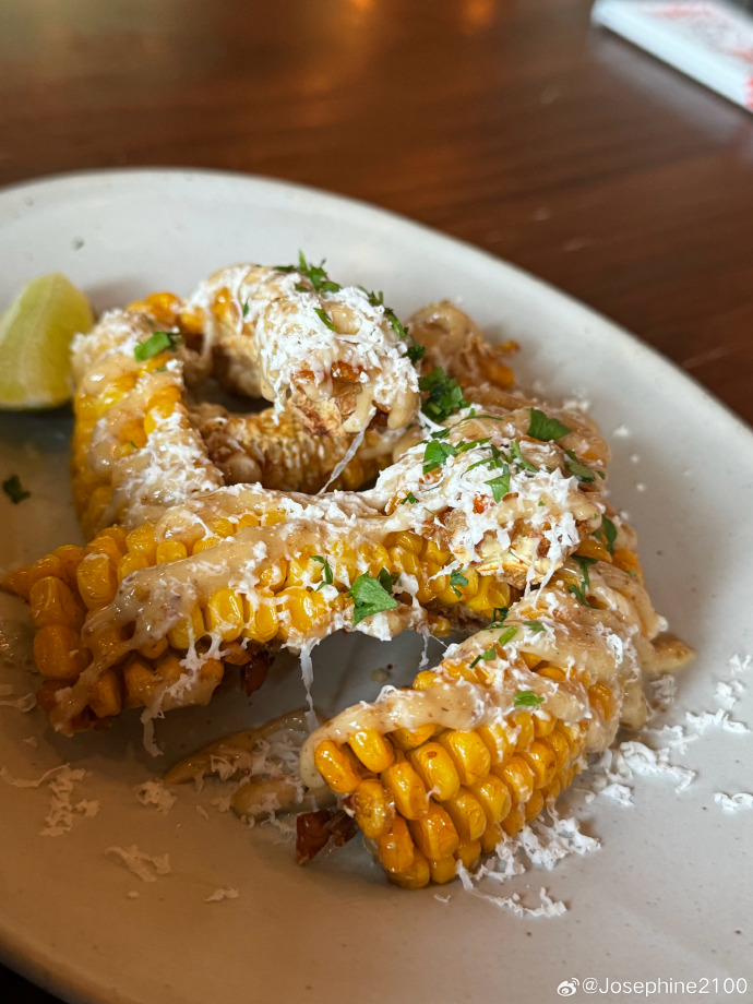 ailib542109's tweet photo. Craving authentic Mexican street corn tonight Elote coated in chili-lime crema, cotija cheese u0026 fresh cilantro—perfect late-night bite! https://t.co/8HojCfybz4