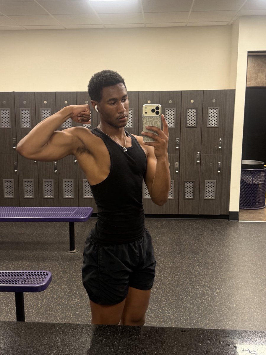 Jhon_cc25's tweet photo. Pardon the nip slip https://t.co/L1vLYep7CC