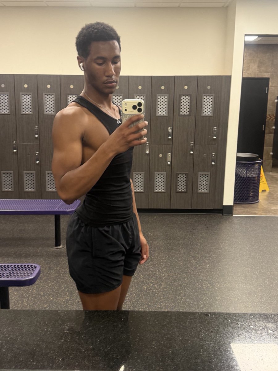Jhon_cc25's tweet photo. Pardon the nip slip https://t.co/L1vLYep7CC