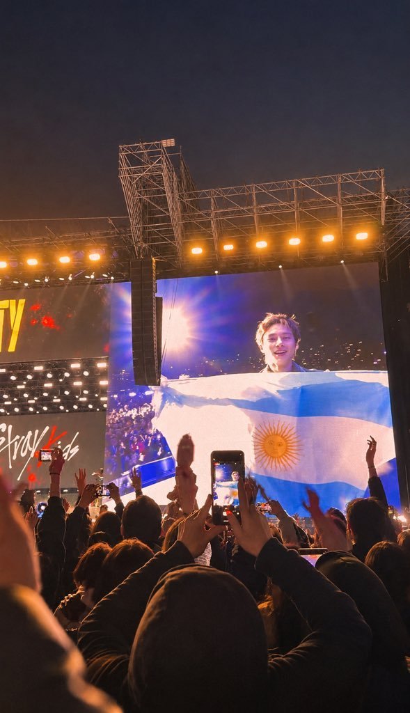 songbyminnie_'s tweet photo. same vibes ❤️🇦🇷 https://t.co/KB46LFbQpY