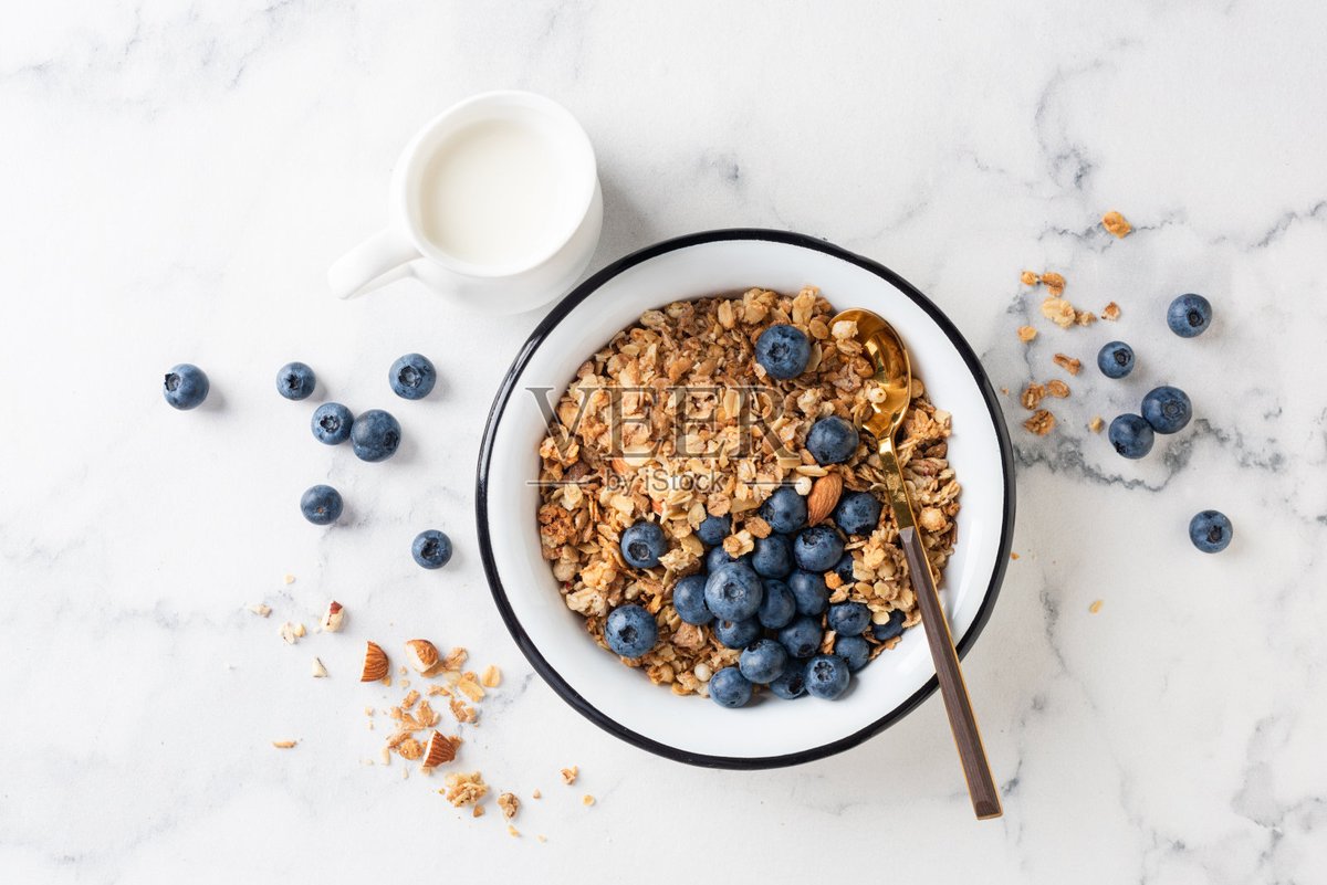 WilliemaeAwlfs's tweet photo. [Just tried the new wild blueberry oat granola—crunchy, not too sweet, and packed with real berry bits. Perfect for a quick morning snack! #FoodReview #HealthyEats]， https://t.co/NYYCPOC8wk