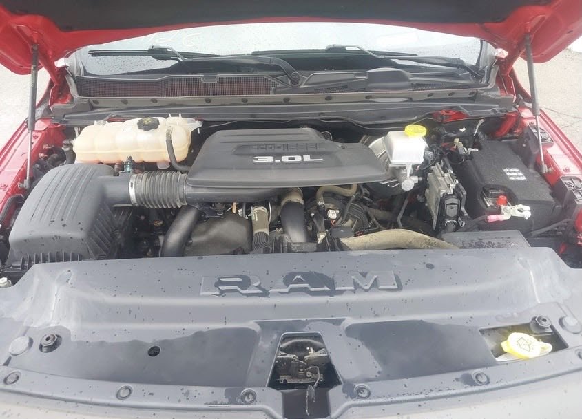 stryka_'s tweet photo. 2021 Ram Rebel

 • Automatic Transmission  
 • keyless start and entry 
 •Leather interior
 • 14.5 inch Infotainment screen
 • panoramic roof
 • Apple CarPlay and Android Auto
 • Alloy wheels 
 • Collision mitigation 
 • 360 Camera
 • Lane keep Assist

 270k including Shipping