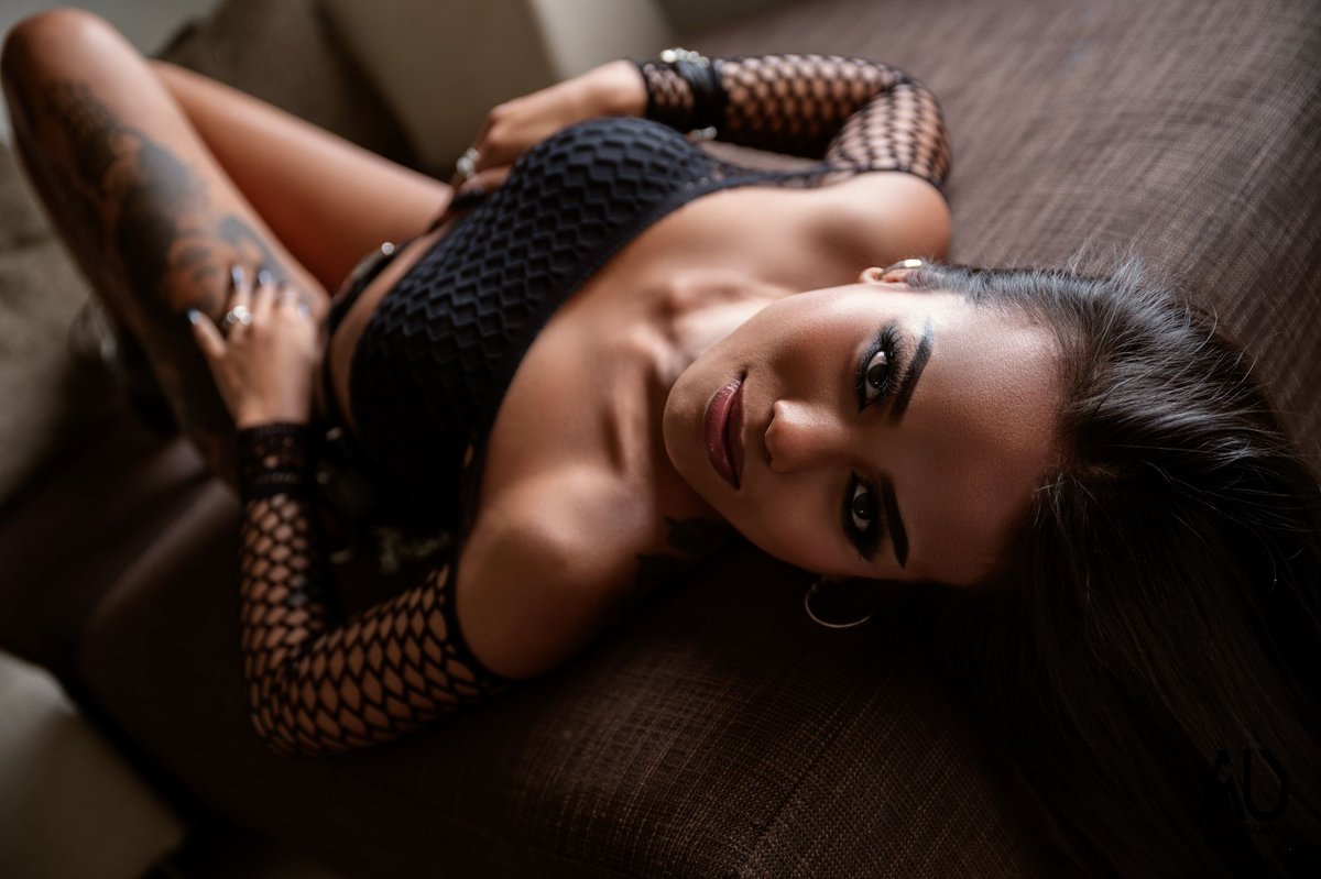 ArsUmbrarum's tweet photo. A quiet frame. An unwavering gaze.

missthaitiny

The Art of What Remains Hidden.

#ArsUmbrarum #MoodyPortrait

https://t.co/LKbBXb4zDN https://t.co/Dgnd3ibiZE