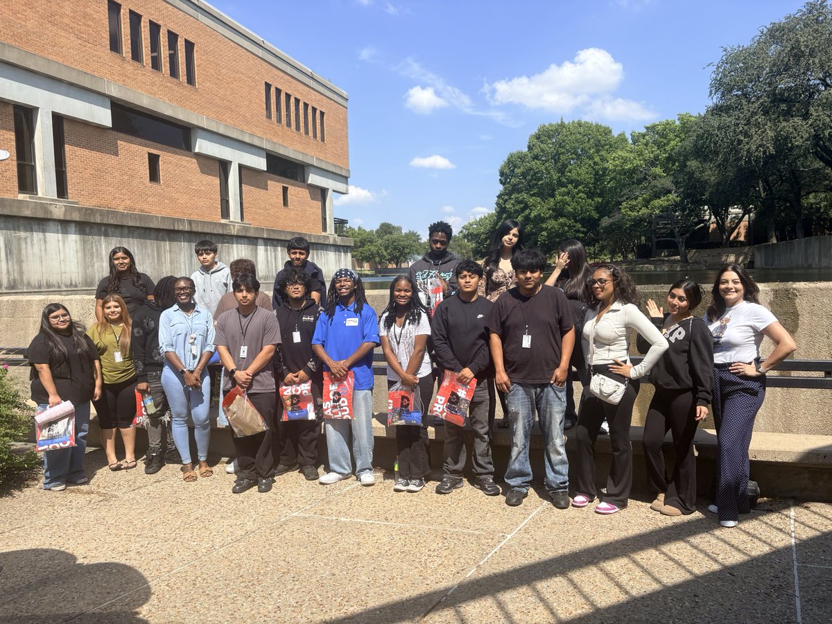 MPA_RISD's tweet photo. 🎓 Today, MPA students visited Dallas College as they continued focusing on their postsecondary plans! Every experience helps our students see the possibilities beyond graduation. @IamBranum @ShariceLashay_ @CarmenSteward9 🖤💛🧩
#DreamOnPieceByPiece #EveryPieceMatters #MPA https://t.co/fTFVcmyeJT