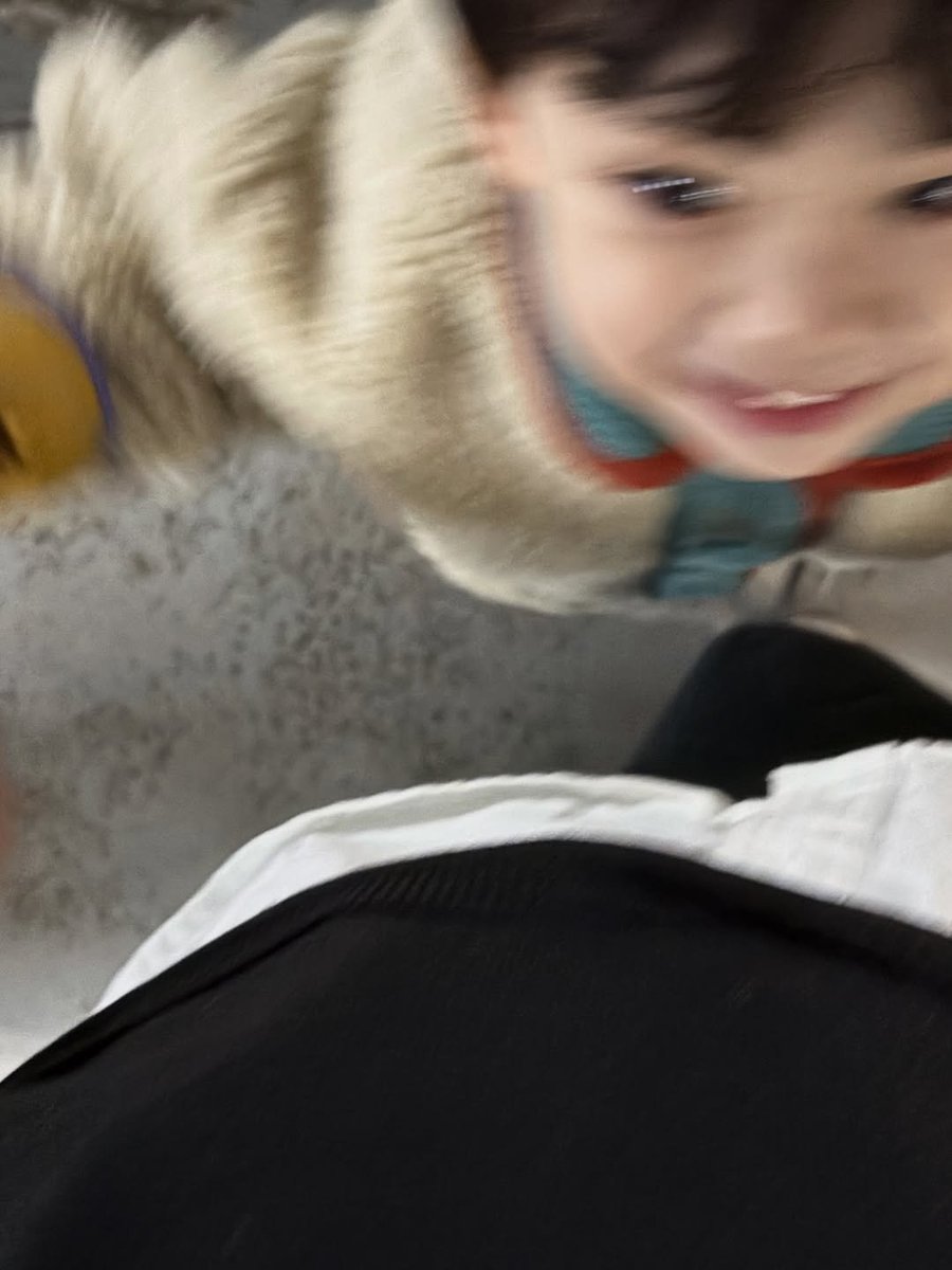 00_088i's tweet photo. 今日、私の小さな息子が2歳になりました。時が経つのはあっという間で、私の心の海はあっという間に大きくなりました。彼の母親であることを誇りに思いますし、彼が新しい節目を迎えるたびにそばにいられることを嬉しく思います。愛しているよ、息子。誕生日おめでとう、カイト・リー・ヨザック。🩵 https://t.co/vwATyWyouj