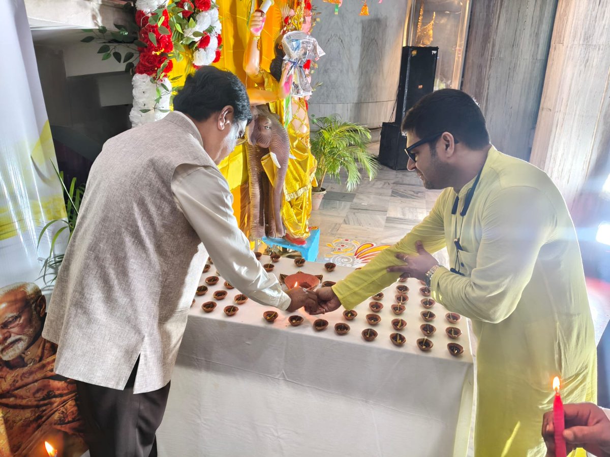 AritraBJP's tweet photo. আজ প্রধানমন্ত্রী শ্রী নরেন্দ্র মোদী জীর জন্মদিন উপলক্ষ্যে WBIEDC LTD ( WEBEL) Contractual Karmachari Sangha এর পক্ষ থেকে সেক্টর ফাইভের WEBEl ভবনে  তার দীর্ঘায়ু এবং সুস্বাস্থ্যের জন্য আশীর্বাদের প্রদীপ প্রজ্জ্বলন করলাম সকলের সাথে । https://t.co/W4J3s3zbnR
