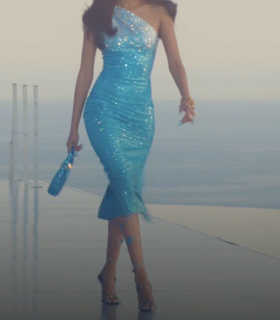 radianceglimmer's tweet photo. pretty shimmering blue details https://t.co/zDPFQH62CB