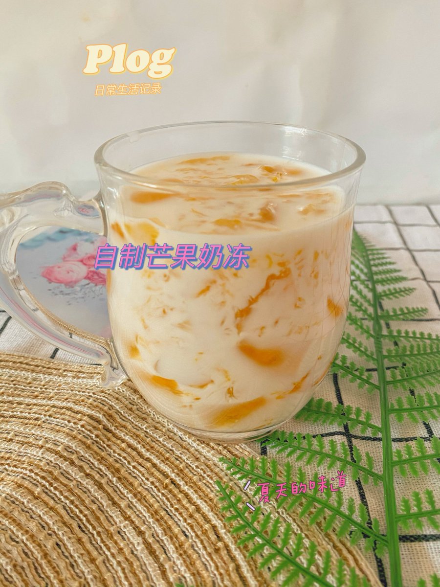 FeltonChernick's tweet photo. Quick 5-minute mango iced latte recipe: Blend ripe mango chunks + a splash of oat milk, pour over ice, top with a shot of cold espresso! Summer vibes unlocked https://t.co/cJTYgEggNU