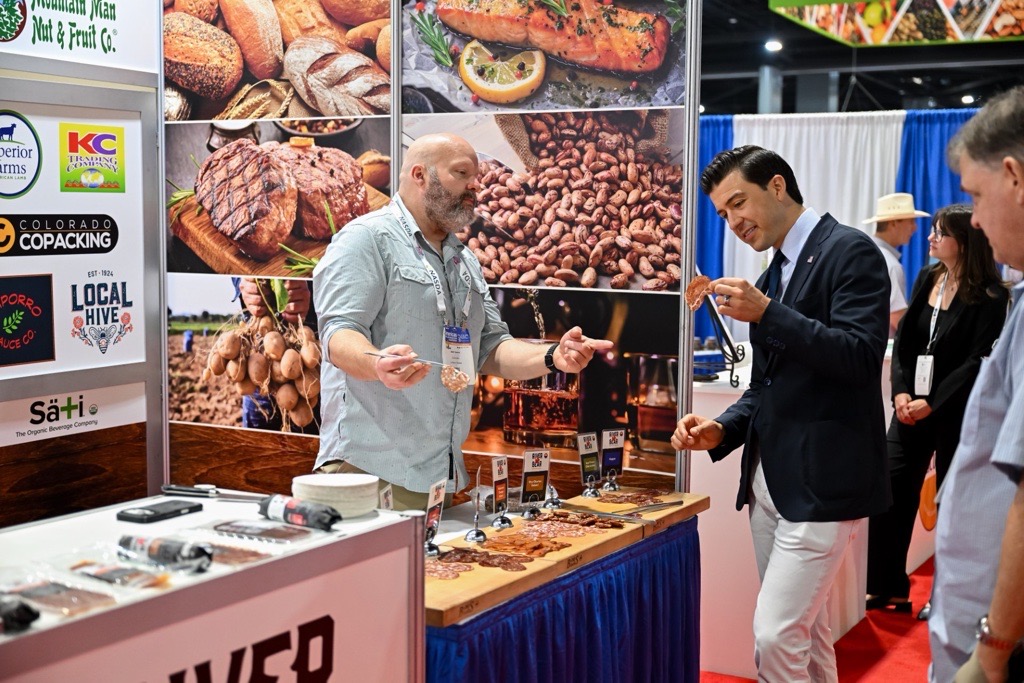 UnderSecTFAA's tweet photo. 463 international buyers came to Miami looking for the best American agriculture has to offer! 🇺🇸

I visited the Americas Food & Beverage Show to meet with producers from across the country who are connecting directly with foreign buyers, building new relationships, and opening new markets for American agricultural products.

America produces the best, and the world wants more of it! 🌎