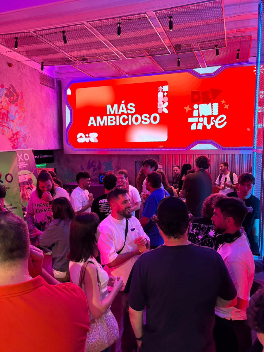 Tukunime_San's tweet photo. SUPER orgulloso de la que liaron @djpanchi1 y @lovelyindies con su @devinitiveshow en @OXOMuseoMadrid. 😁👏🏻

ENHORABUENA por la segunda edición de este Showcase centrado en juegos hispanohablantes y MUCHAS GRACIAS A TOD@S por venir. 💚 https://t.co/fsIzJhmYPk