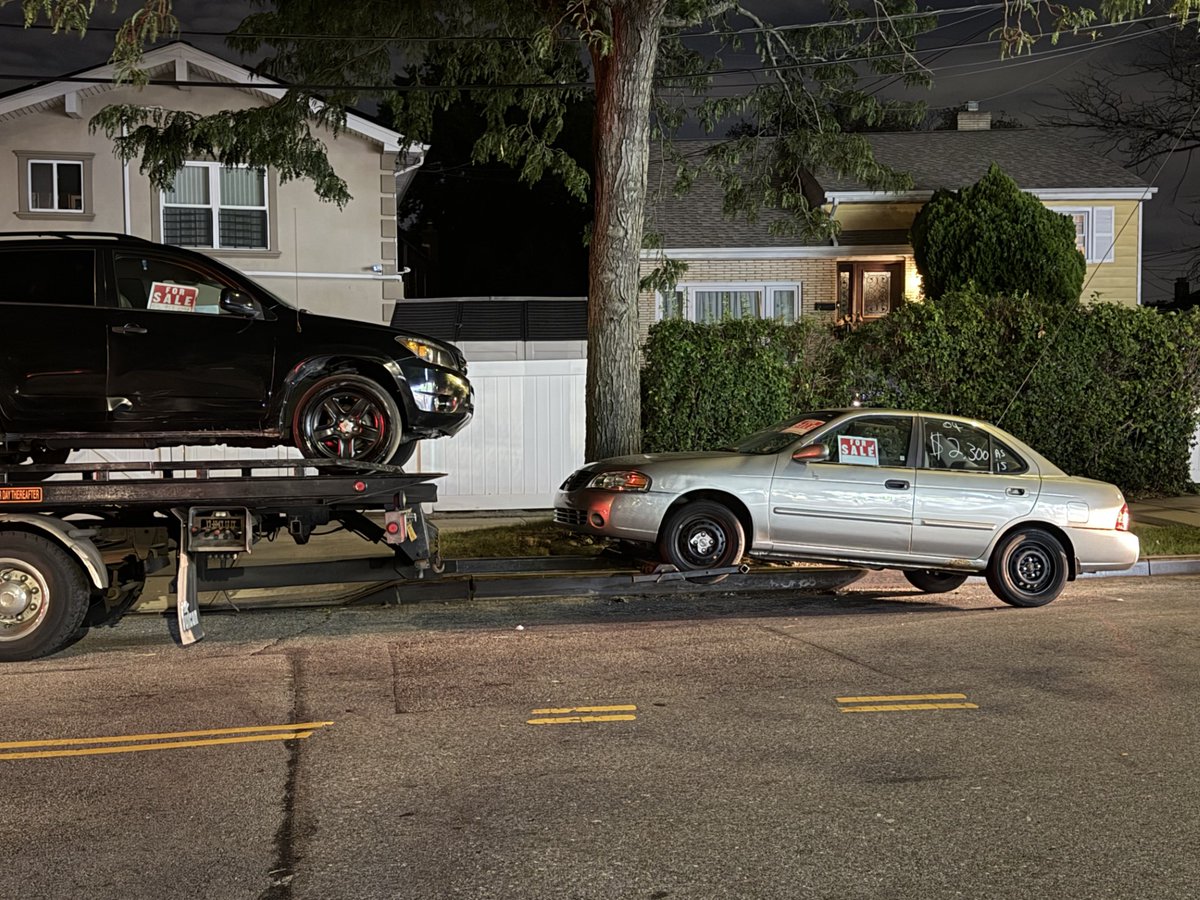 NYPD105Pct's tweet photo. Our Quality of Life team conducted a joint Tow Operation with NYPD Traffic and our Rotation Tow vendor.  It resulted in 1 truck towed, 6 vehicles towed, 3 barnacle boots placed on commercial vehicles, and 15 parking summonses issued. https://t.co/71CwUEzloD