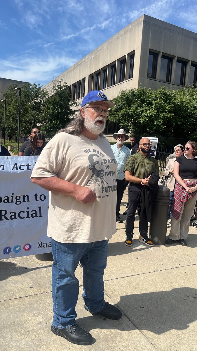 CAARPRNow's tweet photo. “[OLPD] beat up a 14 year old boy and threw him onto a counter. They put him in a chokehold and dragged him out of the room. They arrested his mother when she stood up to their violent and racist  behavior. That ain’t right!” - Mark, Southsiders for Peace https://t.co/RCZrJiKRhW