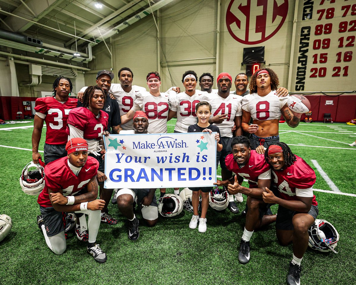 AlabamaFTBL's tweet photo. Tide Teammates ❤️ https://t.co/pCtgv27Sjy
