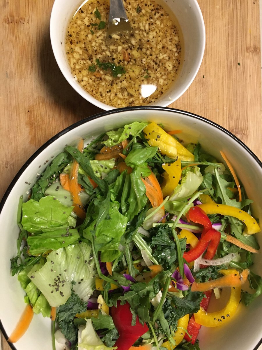 laugg106129's tweet photo. Stock up on fresh, seasonal veggies u0026 creamy oat milk—perfect for quick weeknight meals or cozy weekend smoothies! Local produce stand’s got the best picks today.， https://t.co/KFzJ41YLlg