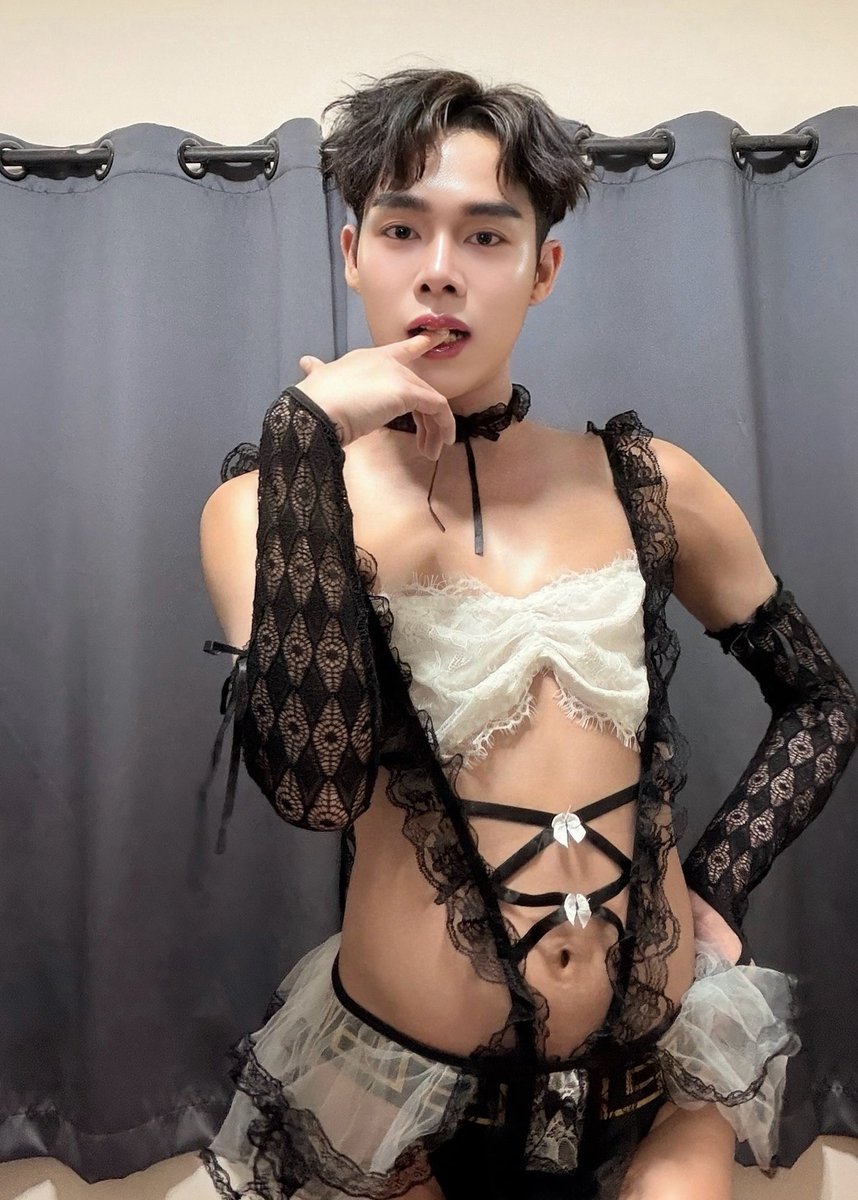 CelenaCushen's tweet photo. #ladyboy_riyadh 
#ladyboy_saudi 
#ladyboy_both_in_Riyadh https://t.co/zfXI01GfpJ