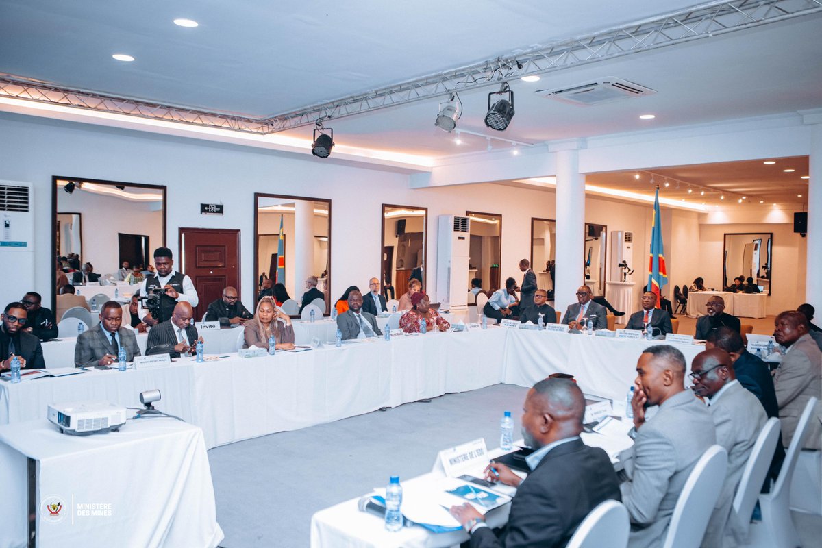 MinMinesRDC's tweet photo. #RDC_MINES | 17.09.2026
Le Ministre des Mines, SEM @LouisWKabamba, a pris part, ce jeudi, aux côtés de SEM @GuylainNyemboM, Ministre d’État, Ministre du @PlanRdc et de la Coordination de l’Aide au Développement, à la 141ᵉ réunion ordinaire du Comité Exécutif de l’Initiative pour la Transparence dans les Industries Extractives ( @itierdc).

Au cours de cette réunion, les membres du Comité Exécutif ont notamment examiné l’état d’avancement de la mise en œuvre du processus ITIE en RDC, les différents rapports et outils préparatoires, ainsi que les actions à poursuivre en perspective de la prochaine étape du processus.

Cette session intervient à une étape particulièrement importante pour la République démocratique du Congo, à quelques jours du démarrage de la prochaine Validation de la RDC au regard de la Norme ITIE, prévue au mois d’octobre 2026.