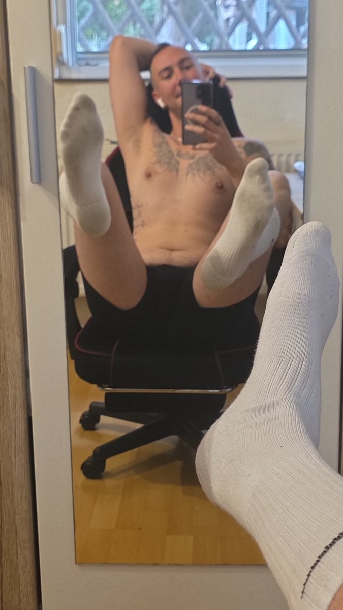 Prinzxluke's tweet photo. Hey Slut! STOP!😈🔥

GO ON YOUR Fucking Knees!😈
Sniff my sweaty Dirty White Soxxs🤤

Lick my Big balls and Suck me until i shoot my Cum Load in your Face!🍆💦🥵

-50% Discount for my Best New Blowjob Video ever🤤 Code: Prinzxluke😼🫦
https://t.co/E7bVmjxHZ4 https://t.co/F1ElhsFBjh