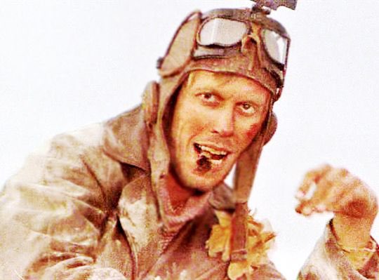 Jorge18994756's tweet photo. Todos recordamos la primera vez que vimos #MadMax2. #BruceSpence 
Yo la vi en el cine Gran Vía de Madrid, con 14 años, un mes de julio. Casi me salgo del cine del cague que pille…
Por cierto, con 14 años, iba los veranos a trabajar al bar de mi tío Pepe! Money! Money! https://t.co/o6ituAZ9og