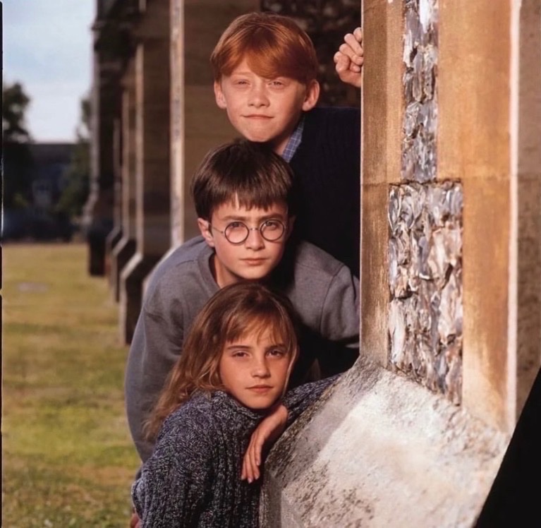 TheDailyHPotter's tweet photo. The trio's first photoshoot in 2001 📸 https://t.co/8sdUASQtqj