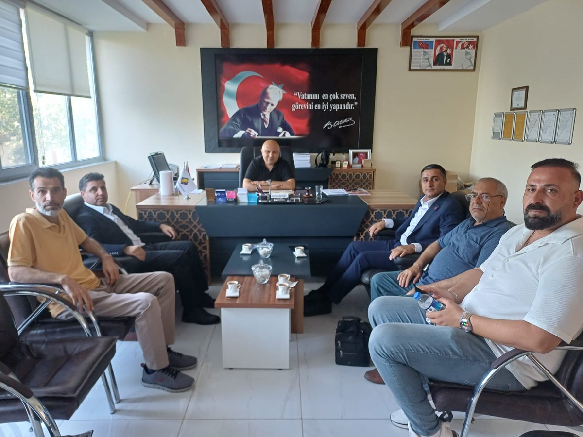 karadagferhatt's tweet photo. 📍 Viranşehir'deyiz

Viransehir ilçe başkanımız Mustafa Kılıçer ve ilçe yöneticilerimizle birlikte ;  Final okulları müdürü Ali Kuranlıoğlu’nu ziyaret ettik.
İlgi ve alakalarından dolayı kendisine teşekkür ediyor, çalışmalarında başarılar diliyorum.

@MustafaKILIER1 @ilce_chp54093