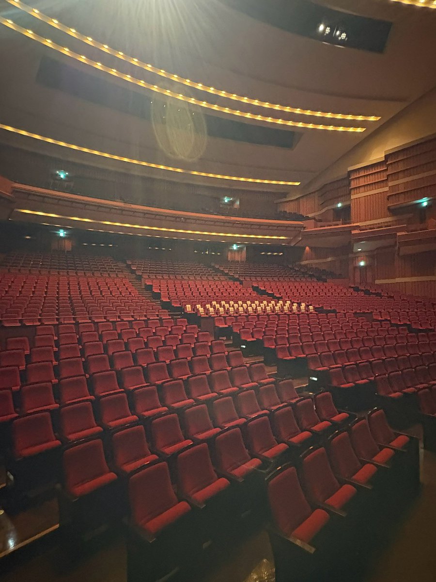 tax_i_'s tweet photo. 本日は愛知県刈谷市にて #伊沢講演会 でした！平日夜なのにホールの最後尾まで埋まるほどのお客さま！ありがとうございます！
「愛知の旅」シリーズはどれも貴重な資料なのでぜひとも。みなさんの笑い声に支えられたあっという間の90分でした！明日の学びにつながるお話になっていたなら幸いです。 https://t.co/Vv1JwJUauu