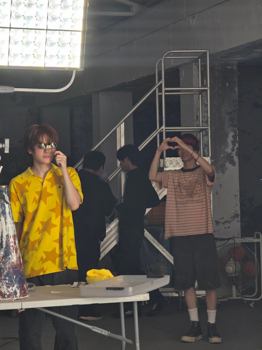 AEN_now's tweet photo. 오른쪽 사람이 저를 좋아하나봐요

#AEN #에이엔 #카이라 #하루 #에이니 https://t.co/lAAV7VJDoS
