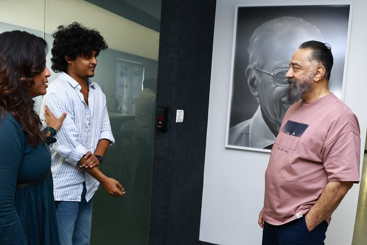 Kamaladdict7's tweet photo. "கோடம்பாக்கத்துல இருக்குற எல்லாருக்கும் காட்டனும், நீங்க யாருனு" - #ModhaRathri film director #Rajakaruppasamy in Instagram🔥🔥🔥

#KamalHaasan
#Ulaganayagan https://t.co/LGntGHijXb