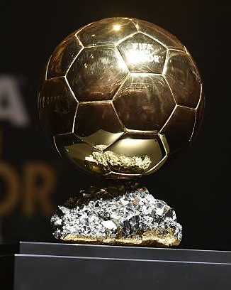 EPLworld's tweet photo. 🚨🚨

كيليان مبابي: "أريد حقًا أن تعود الكرة الذهبية إلى ريال مدريد".

"يجب أن تعود الجائزة إلى ملعب سانتياغو برنابيو، إلى جماهير ريال مدريد، يجب أن تعود من أجل كل هؤلاء الأشخاص وتمنحهم شيئًا معنويًا يشعرون بالحماس تجاهه، انهم يستحقون ذلك أكثر من أي شخصٍ آخر". https://t.co/WS5CRjxGnF