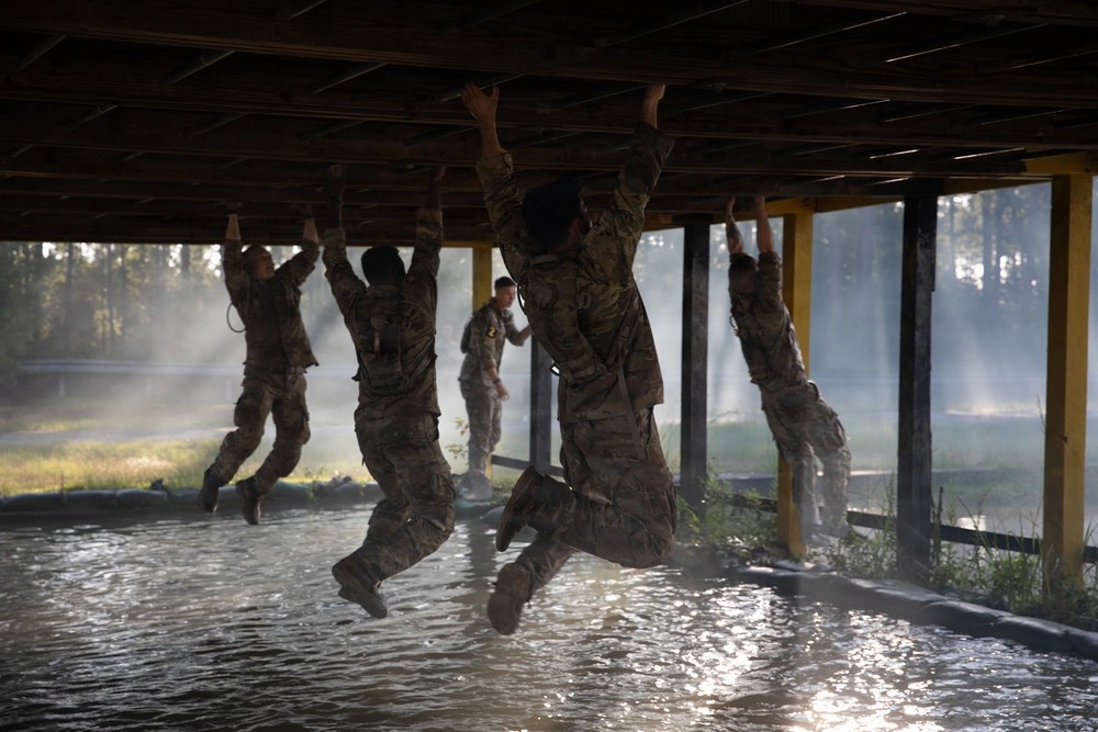 USArmy's tweet photo. Fitness fuels lethality.  

Soldiers pushed their physical limits to the highest degree working through obstacle courses and combat water survival relay races. 

Follow to find out which squad will be this year’s champion. https://t.co/355PQR3EtW