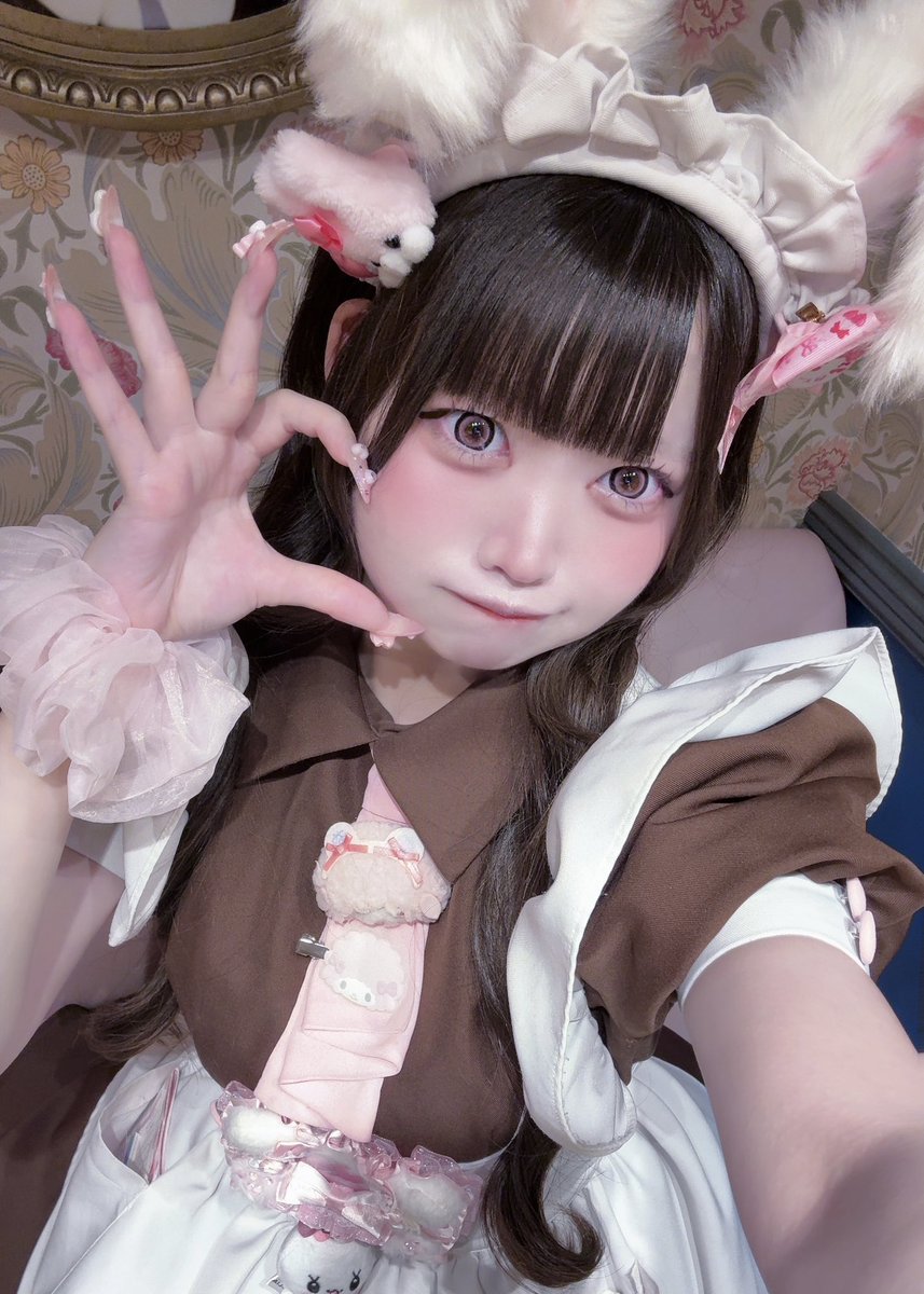 atmaid_meroa's tweet photo. 🐰＋🫖＋🎀＝❓ https://t.co/aKueWoBeIS