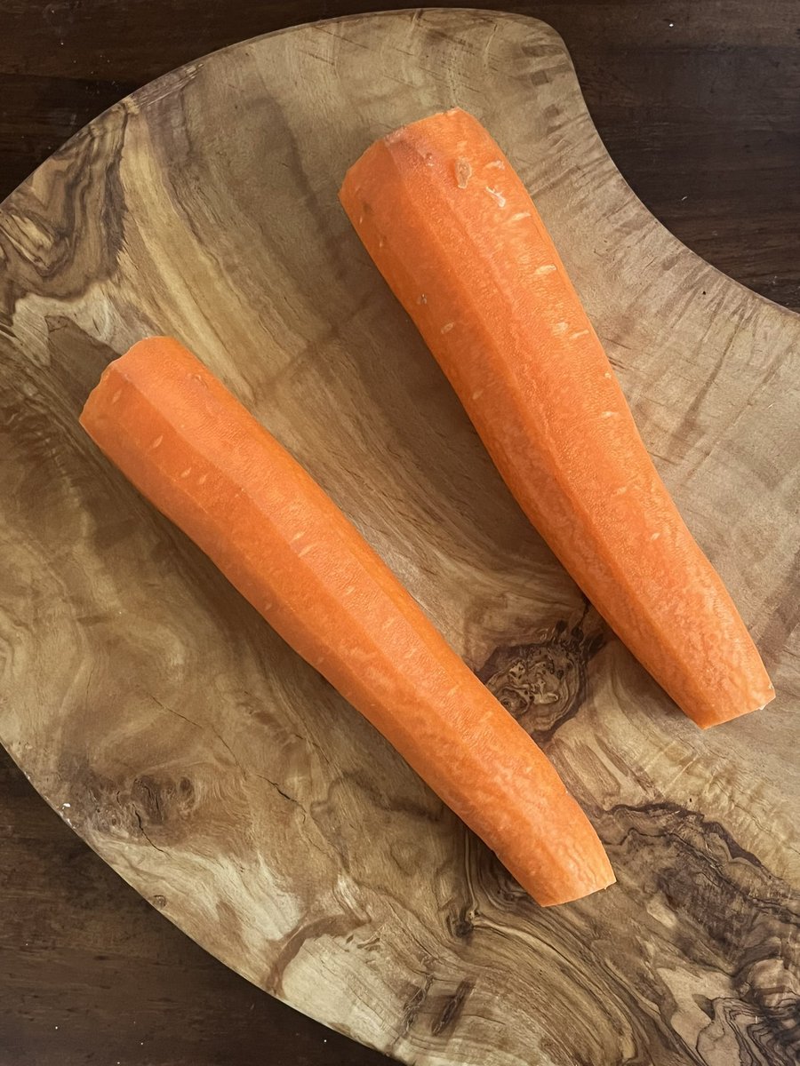 celestialbe1ng's tweet photo. Women stop experiencing PMS symptoms, and men report increased VRIL when they consume the carrot salad daily, due to its profound effect on eliminating endotoxin and estrogen and thereby balancing hormones. 

I don't think people realise the significance of this until they start consuming it daily. 

The carrot salad is a meme to you, until it fixes your entire existence. Eat daily.

"It is so nearly indigestible that, when it is well chewed or grated, it helps to stimulate the intestines and reduce the reabsorption of estrogen and the absorption of bacterial toxins" 

— Ray Peat
