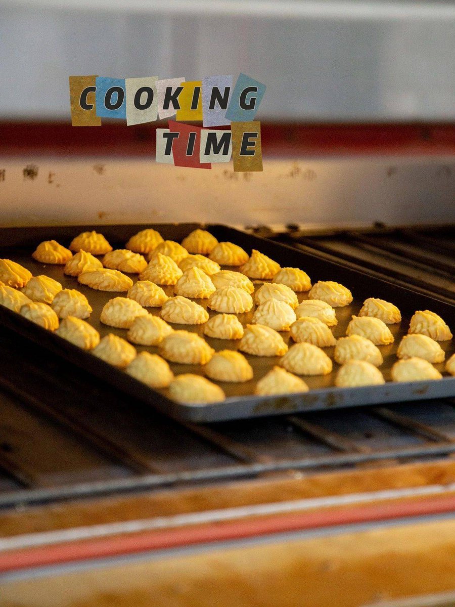 MelanyWuest's tweet photo. Just spent a cozy Sunday afternoon baking cookies with my little cousin—flour everywhere, but the smiles are priceless. Home is where the messy, warm moments hit different.， https://t.co/ZitnxEE4C3
