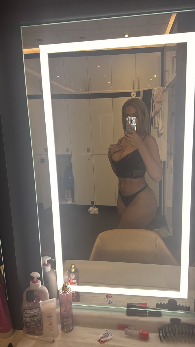 lexissrm's tweet photo. Behind the scenes at Steeles Royal. Come see me 😘 

@spa_gta
@_TERB
@yuuchoomii 
@sexybabes_0 @pinkspotX
@HotnSexyToronto https://t.co/yoT7FTuybK