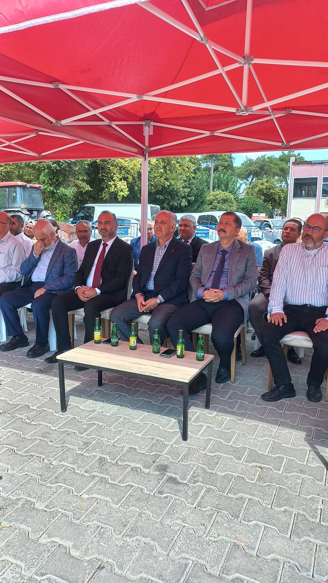 kirkagacmem45's tweet photo. Ahilik Haftası kapsamında 15 Temmuz Şehitleri ve Demokrasi Meydanı’nda kutlama programı gerçekleştirildi. Kaymakamımız Zafer OKTAY ve İlçe Millî Eğitim Müdürümüz Halil BONCUK, programın ardından esnaflarımızı ziyaret ederek Ahilik Haftası’nı kutladı ve hayırlı kazançlar diledi. https://t.co/XzPifSxCV6
