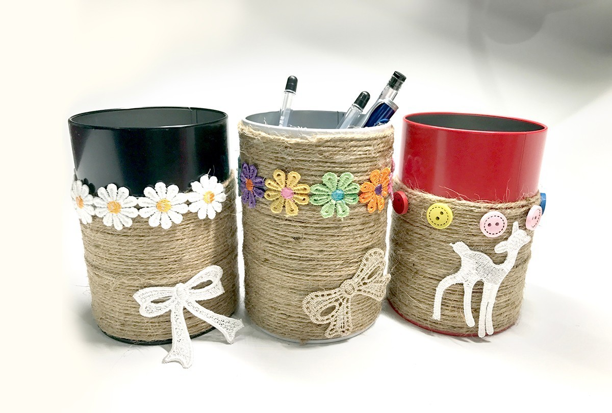 AntonioWeimyi's tweet photo. Turned an old mason jar into a stylish desk organizer with a bit of rope and paint—trash to treasure win! ， https://t.co/A5LmfPAckz