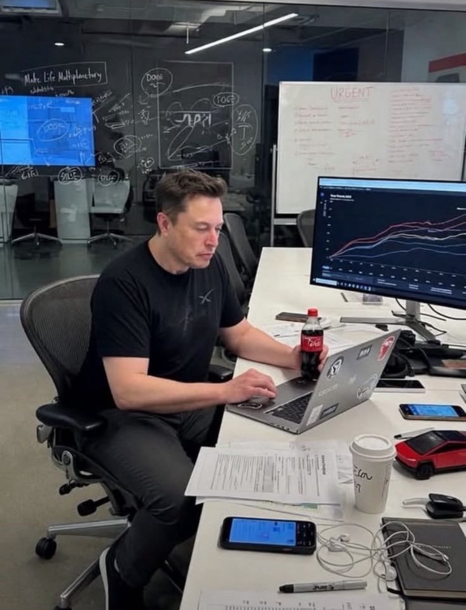 DAVID_REG_ALVES's tweet photo. Do you think Elon works harder than most people? 

A. YES 
B. NO https://t.co/WKjTVvn2Lo